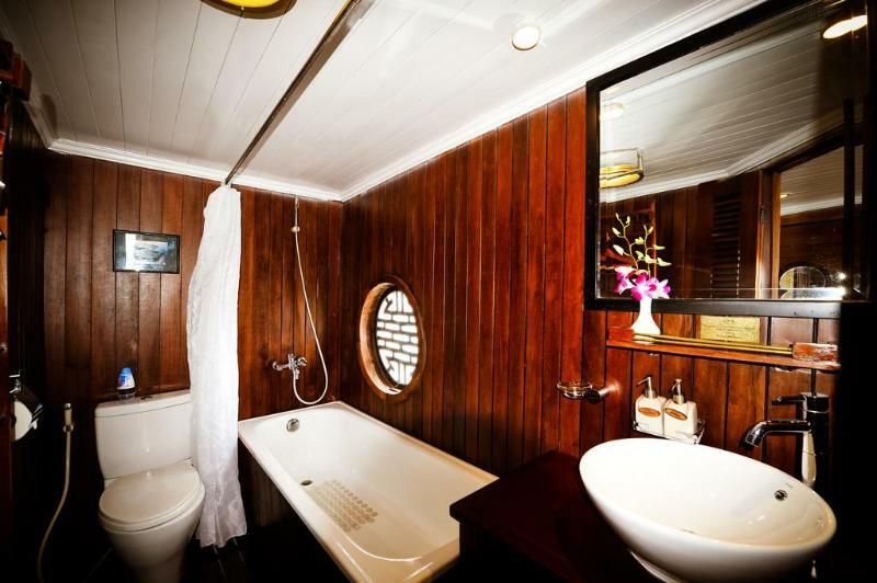 Bhaya Classic Cruises Ha Long Exteriör bild